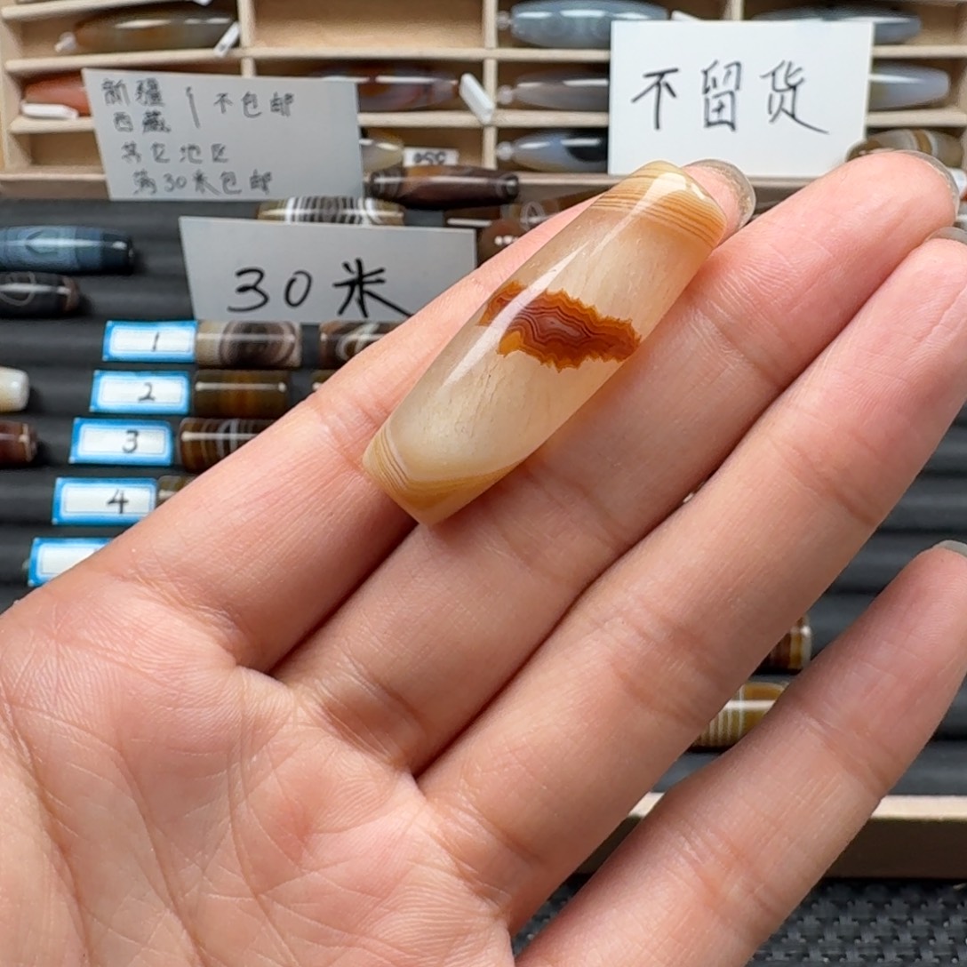 粉***孩玛瑙/玉髓未镶嵌颈饰