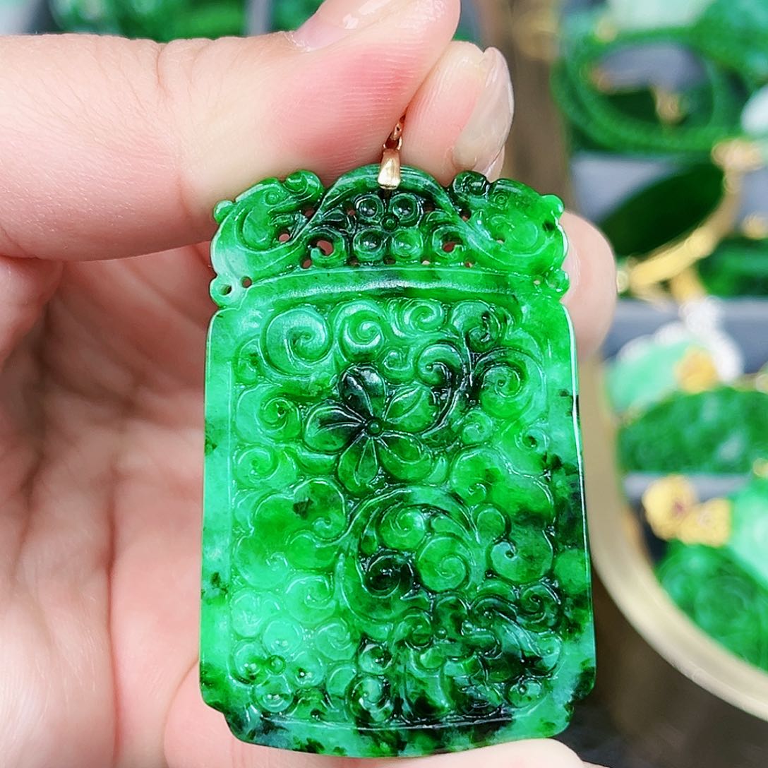 翡翠颈饰18K金镶嵌吊坠