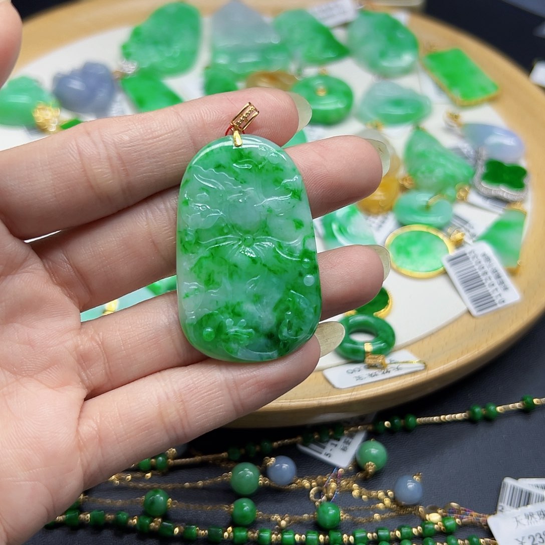 翡翠颈饰18K金镶嵌天然缅料A货一件