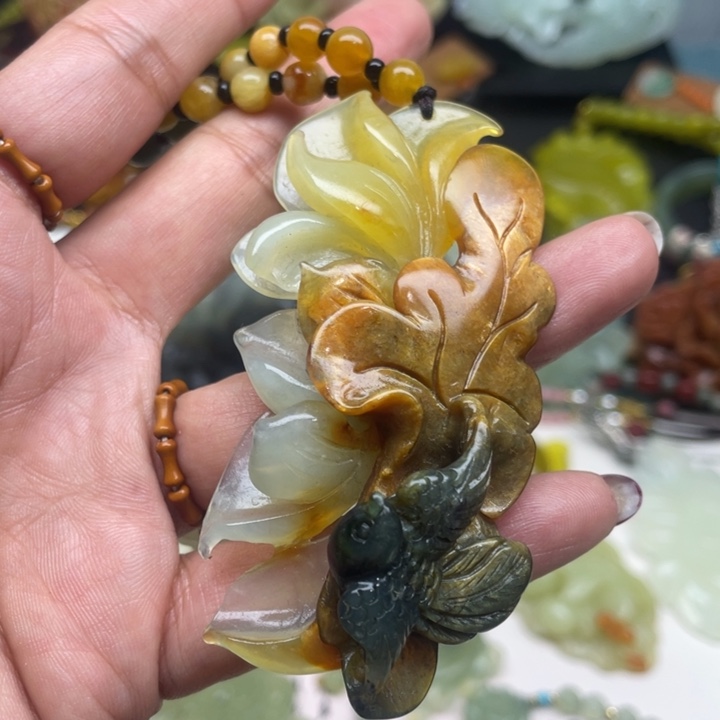 蛇纹石玉未镶嵌颈饰