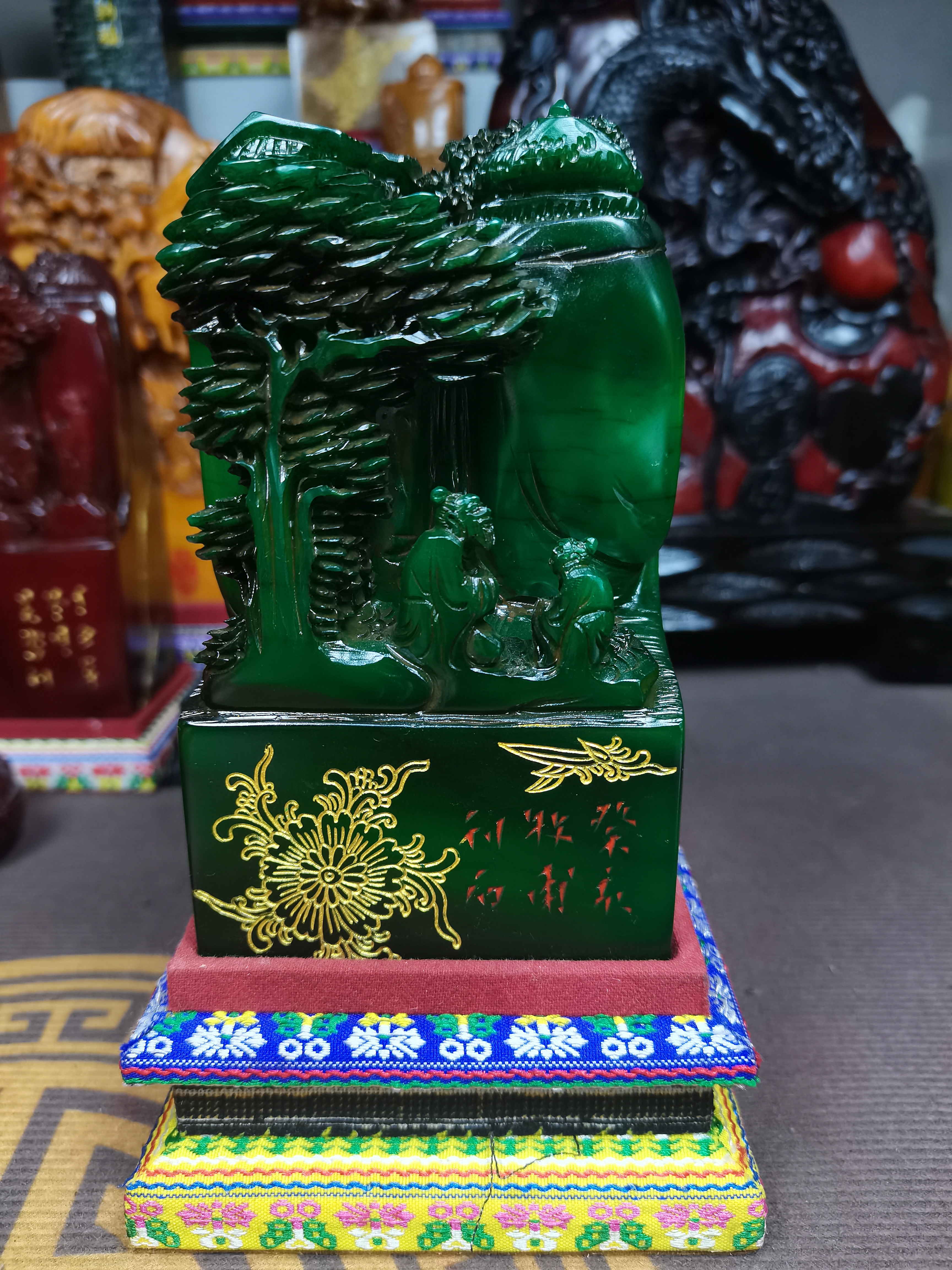 寿山石老绿田深山访友摆件