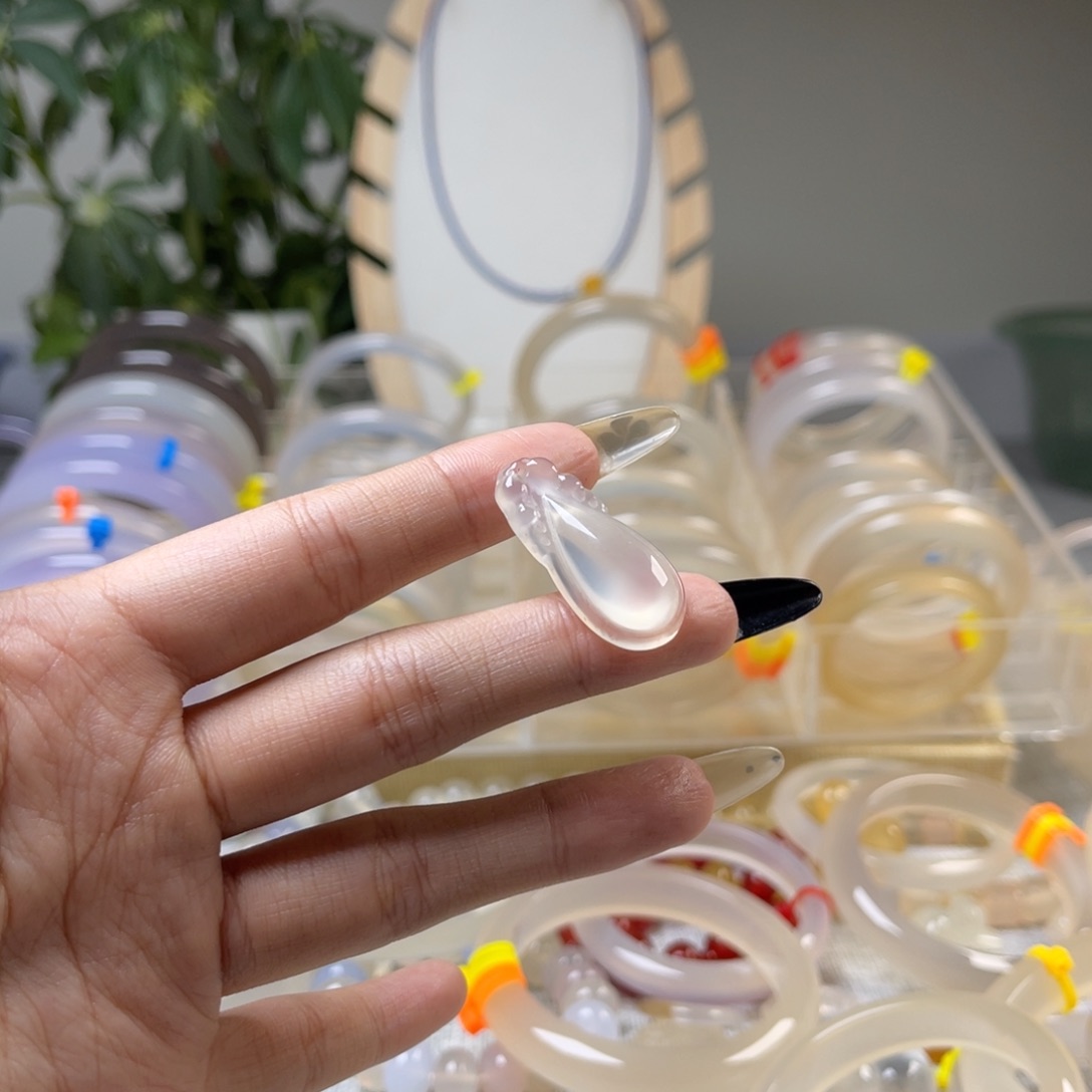 手镯玛瑙/玉髓未镶嵌