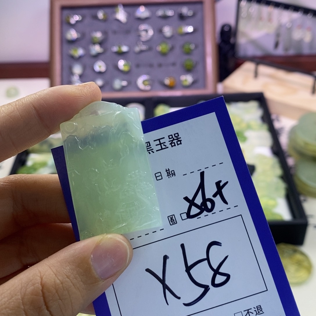 蛇纹石玉颈饰未镶嵌