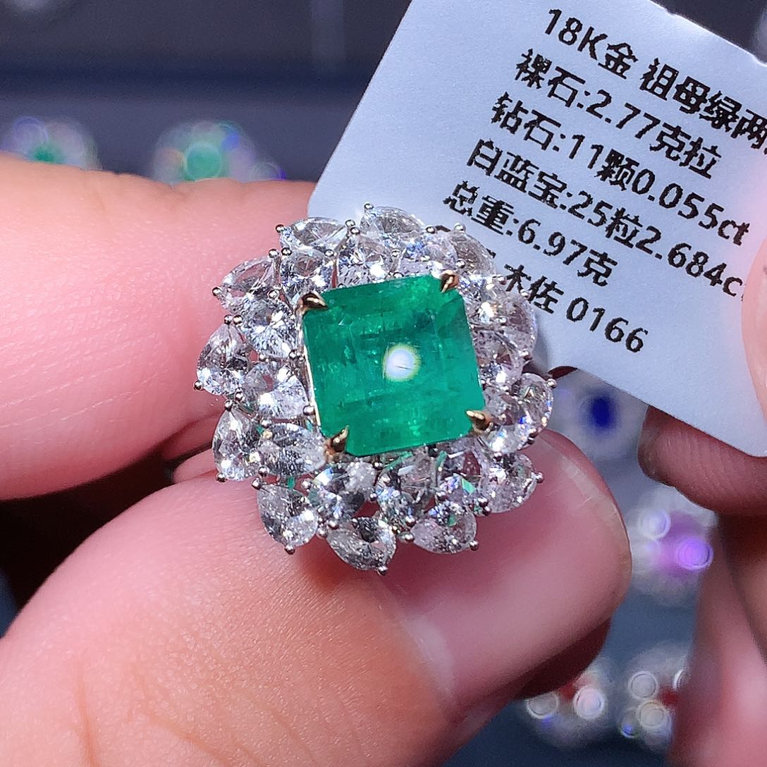 18K金镶嵌戒指祖母绿