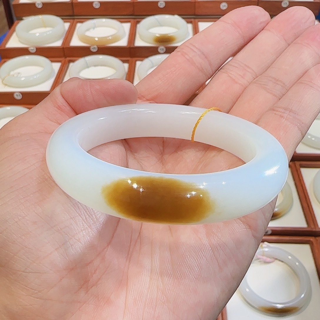 和田玉未镶嵌手镯且末一口金红糖55 56 57