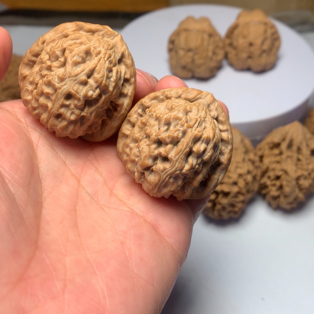 文玩核桃把件白狮子