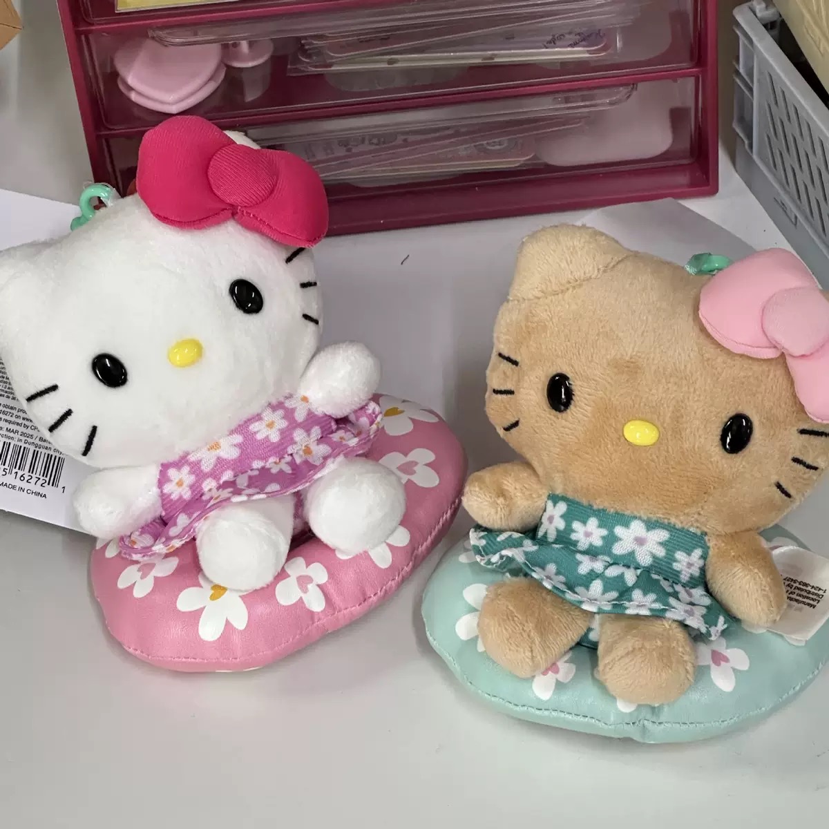 夏威夷碎花泳圈kitty可爱玩偶包挂件