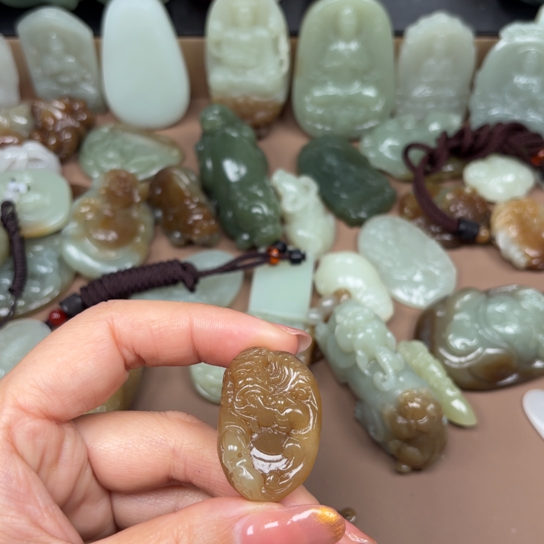 和田玉颈饰未镶嵌滄*桑