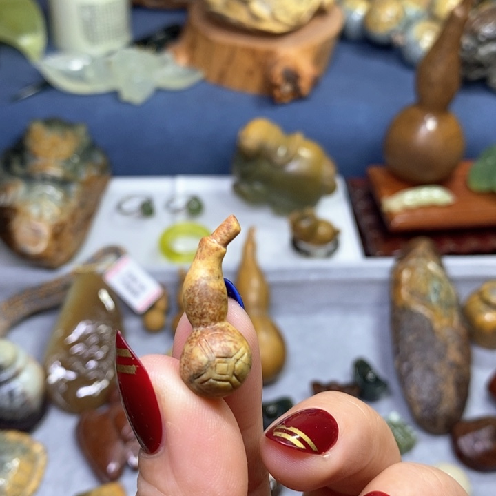 岫岩河磨玉（透闪石质玉）葫芦未镶嵌