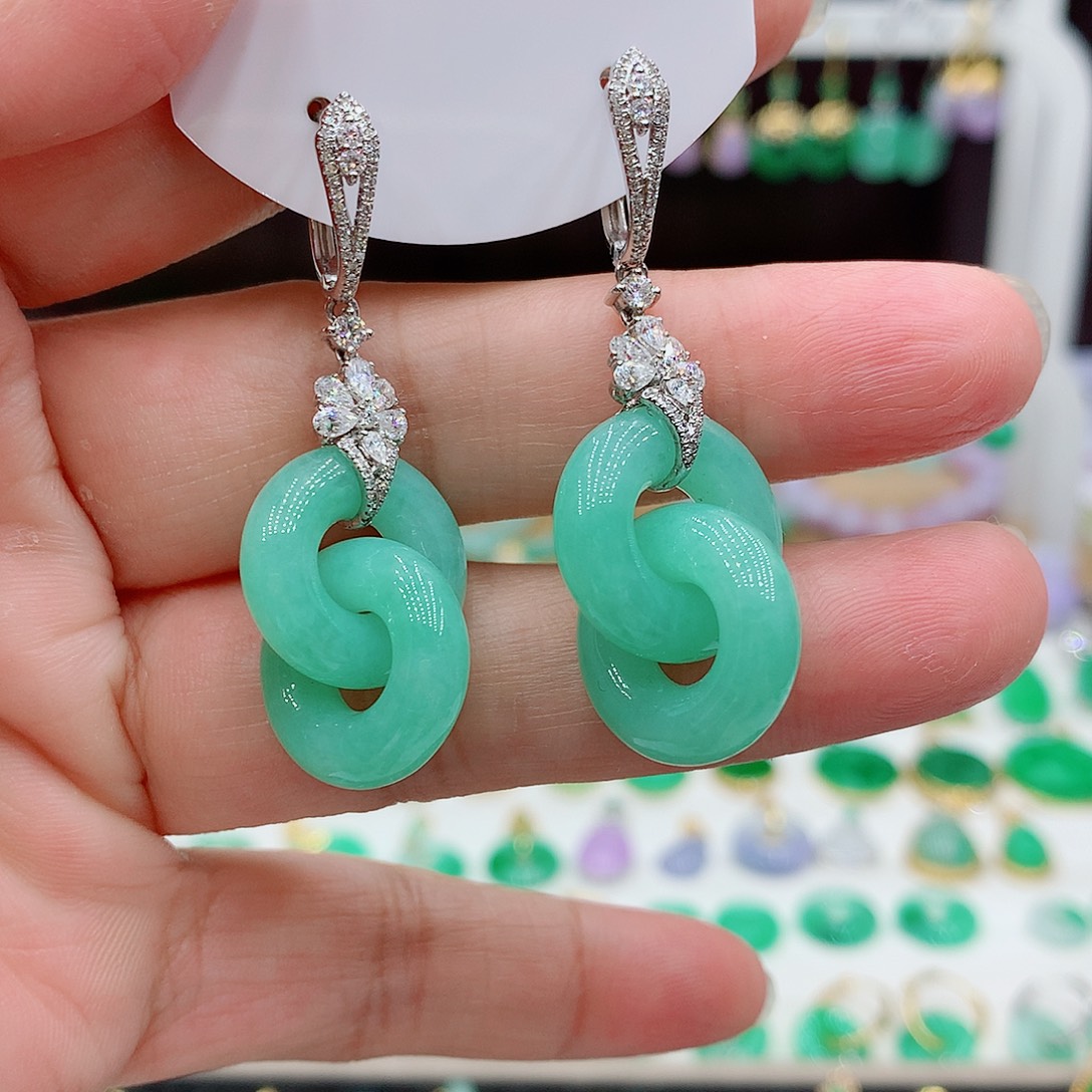 18K金镶嵌翡翠耳饰