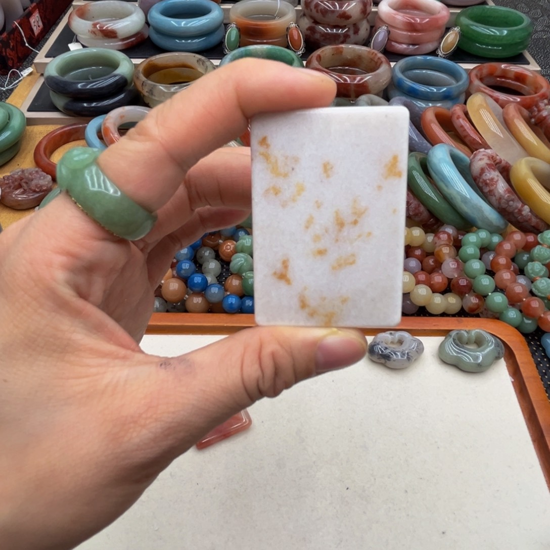 石英质玉未镶嵌圈口齐全