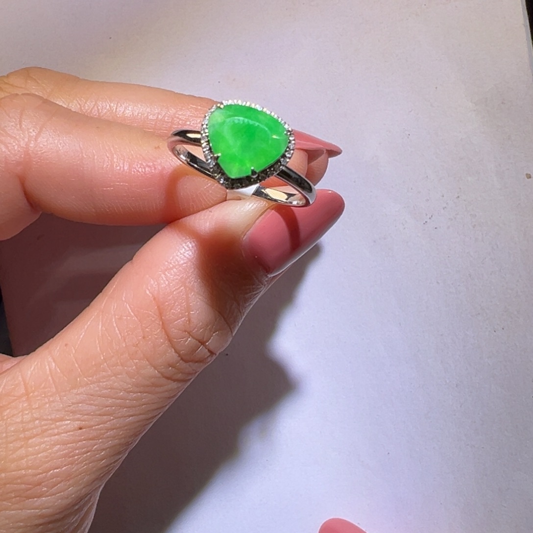 翡翠颈饰18K金镶嵌戒指