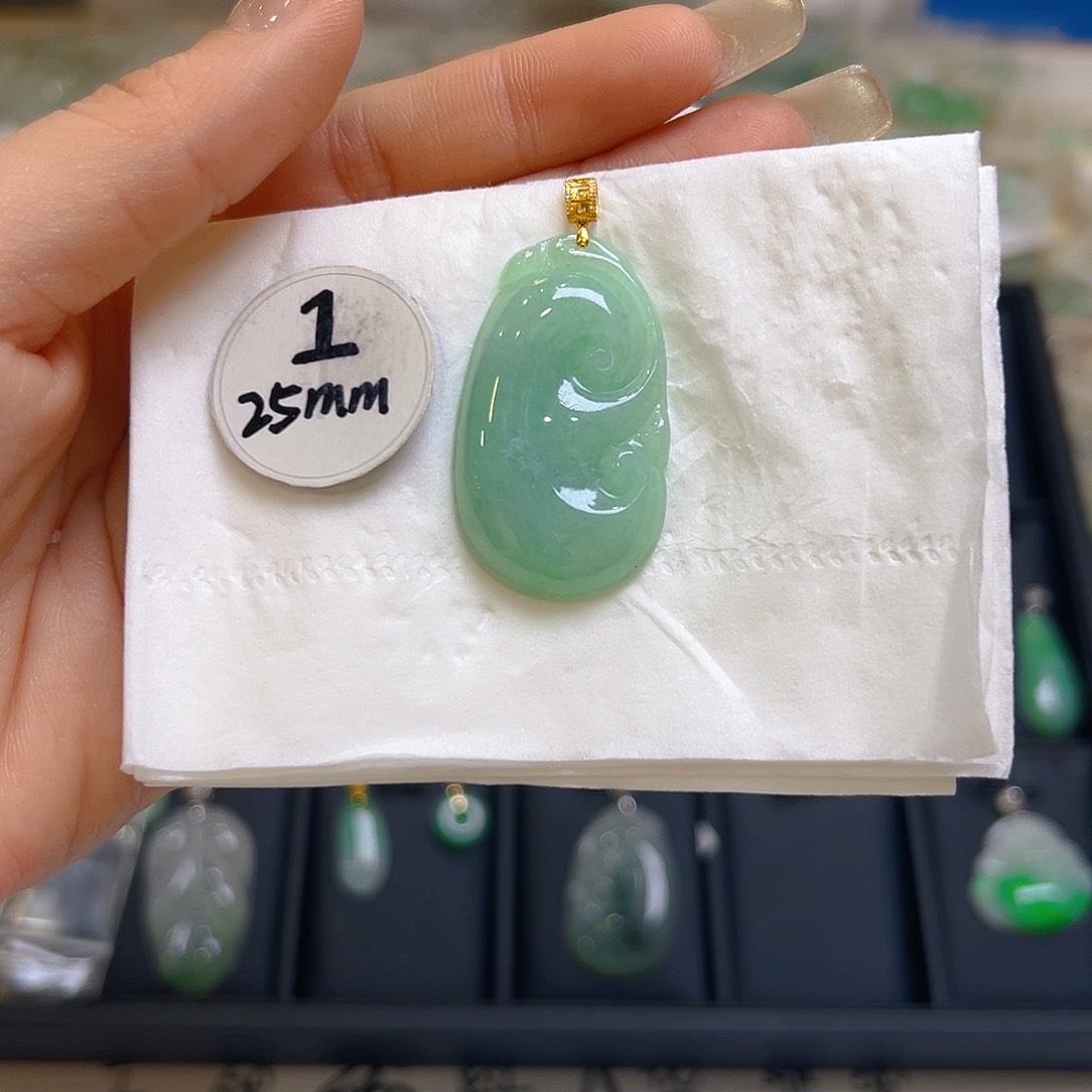 翡翠颈饰18K金镶嵌翡翠