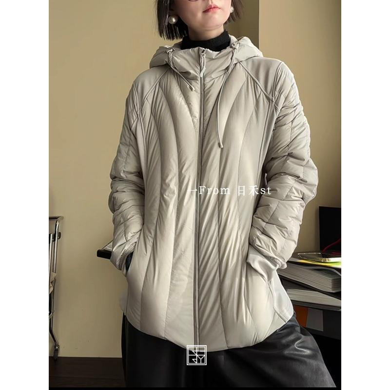 云端轻暖 高定级超轻薄 极简轻量感连帽修身羽绒服冬 250025