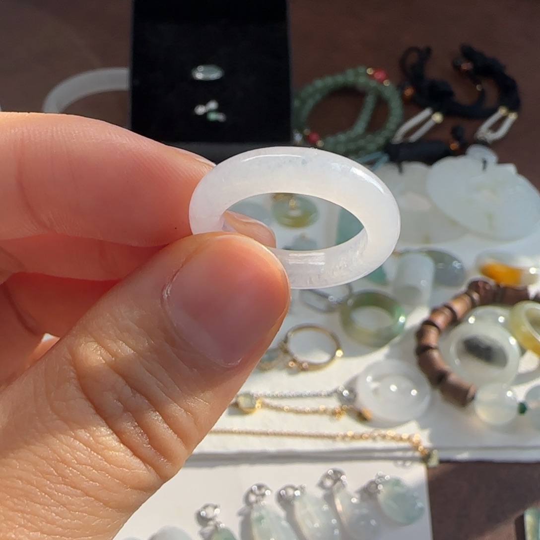 翡翠未镶嵌戒指白冰