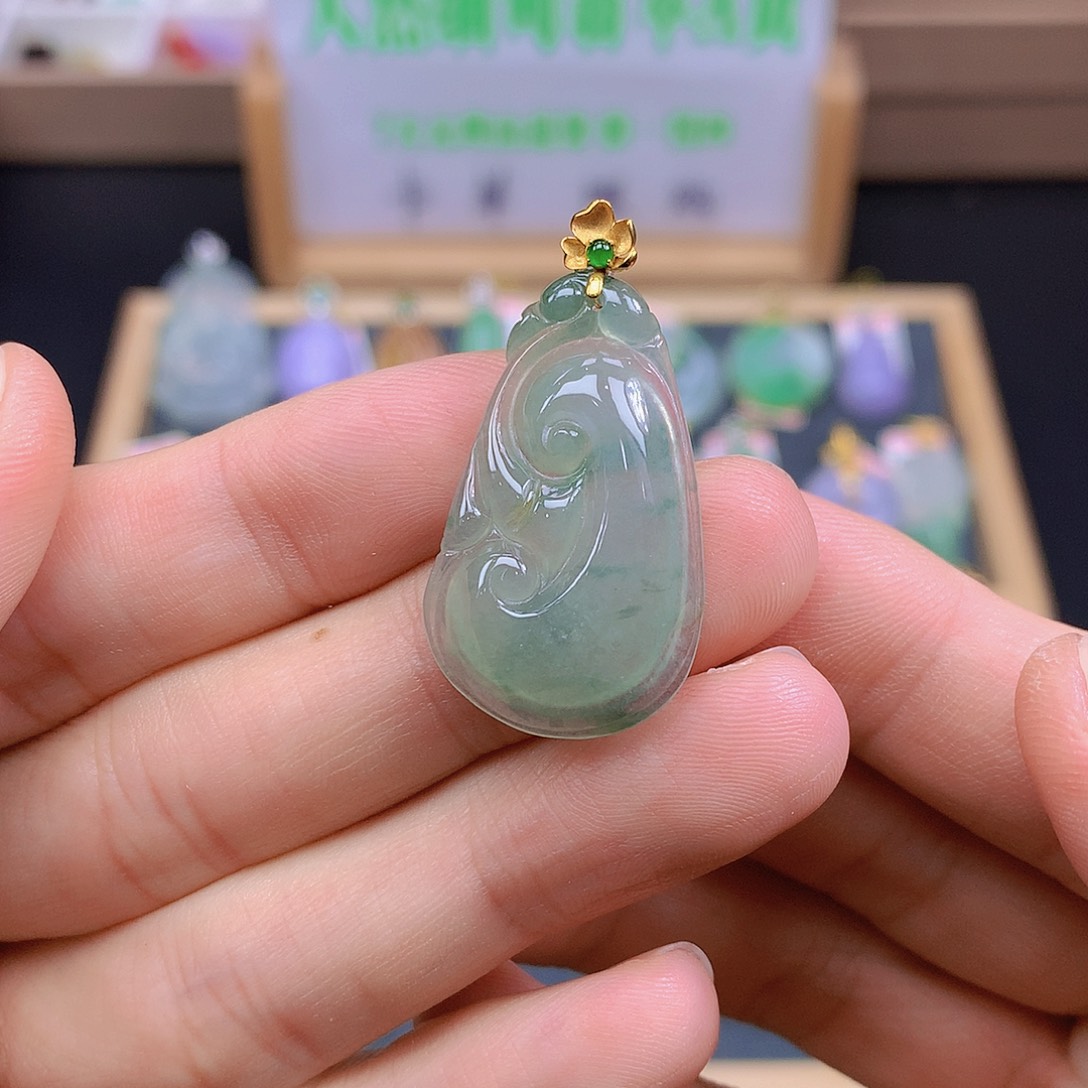翡翠18K金镶嵌颈饰翡翠