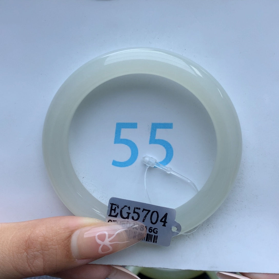 和田玉手镯未镶嵌那****啥