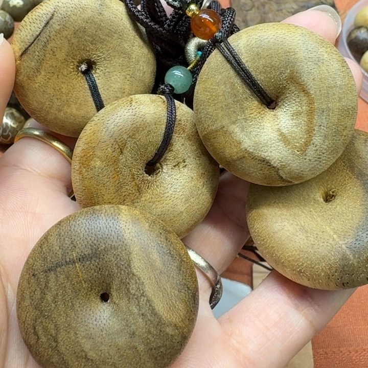 大叶紫檀（黑酸枝木类）