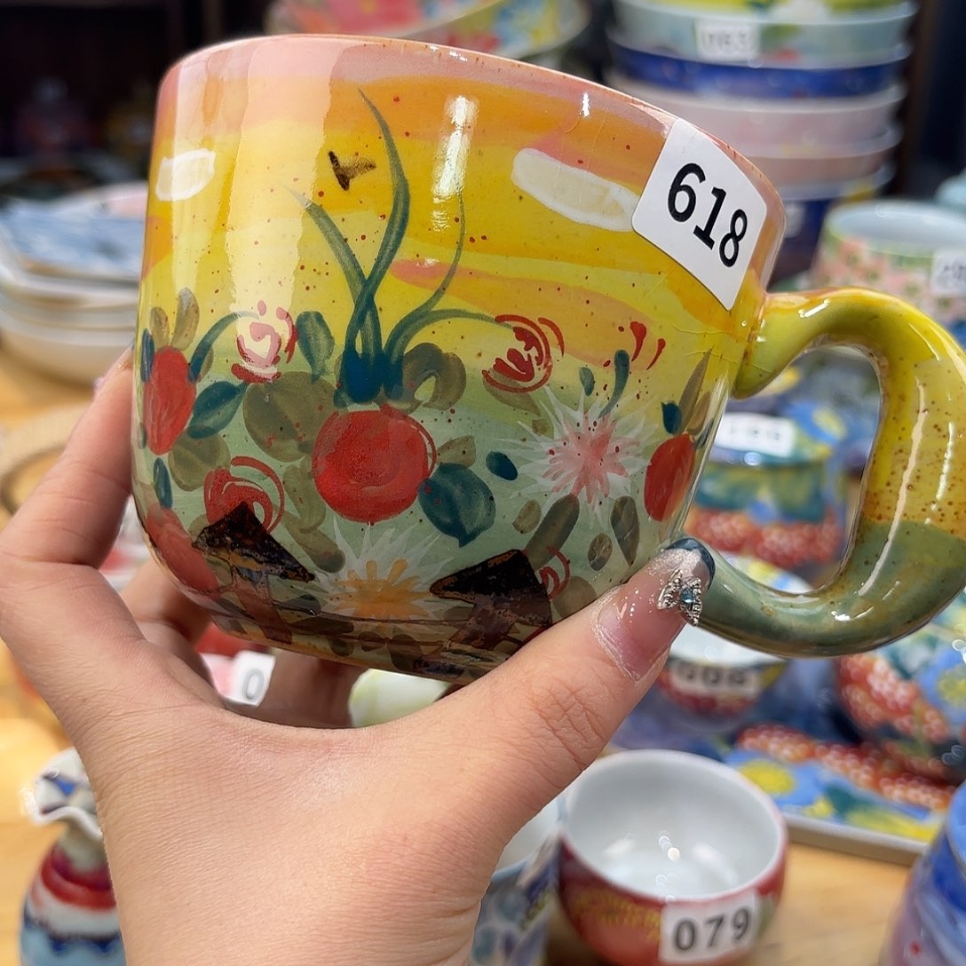 瓷片在这个充满生机又神秘美丽色彩之