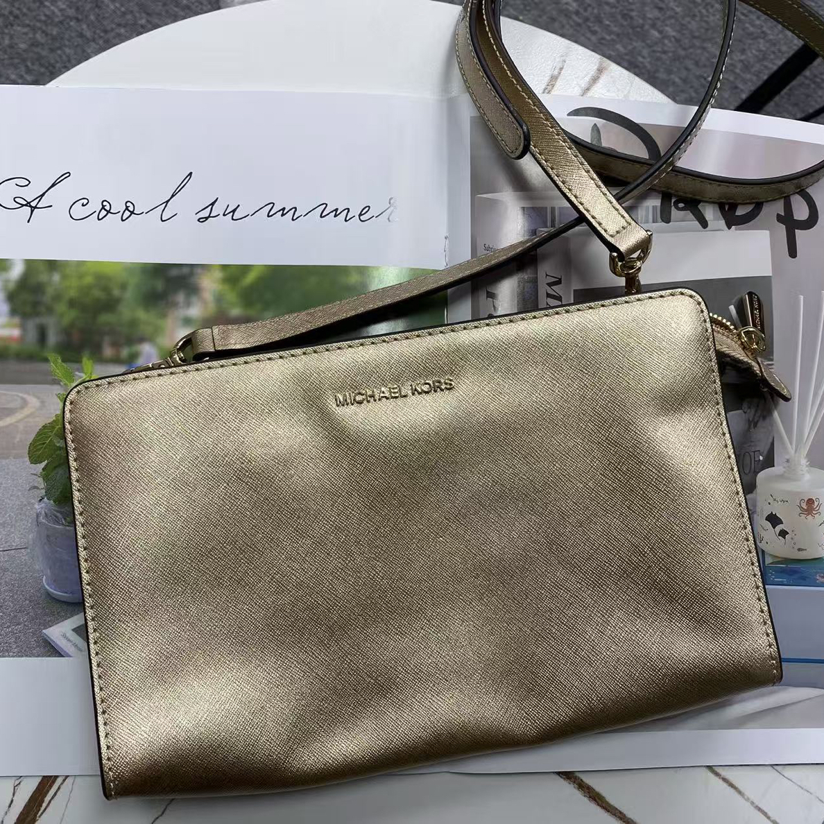 99新 MICHAEL KORS/迈克高仕 金色斜挎包