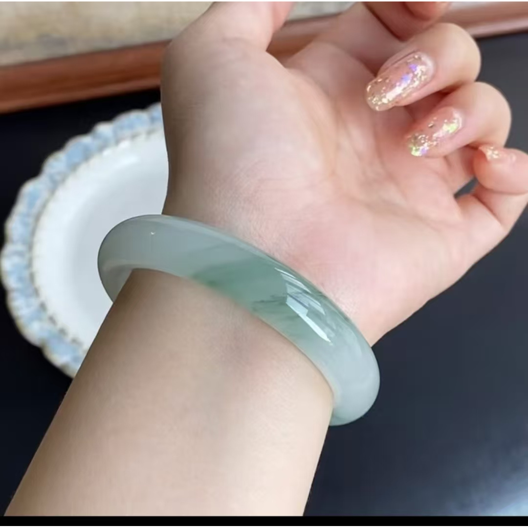 新疆天山翠石英质玉纯天然手镯025