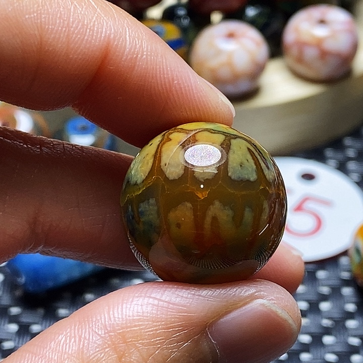 诚***信玛瑙/玉髓未镶嵌颈饰