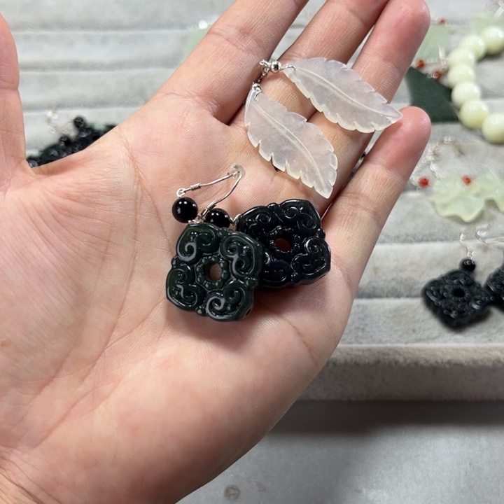 合金蛇纹石玉耳饰