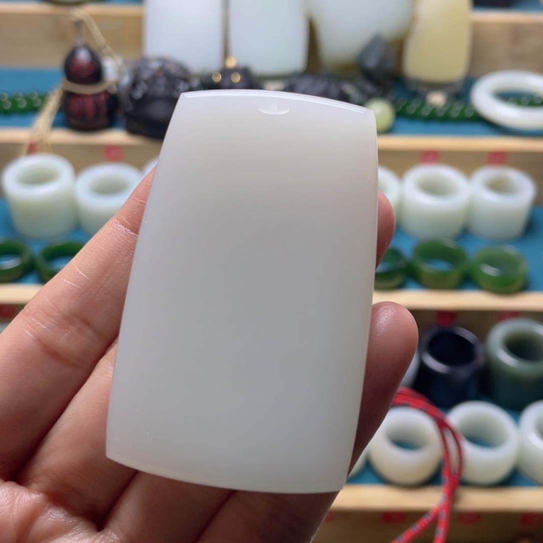 特***白和田玉未镶嵌颈饰