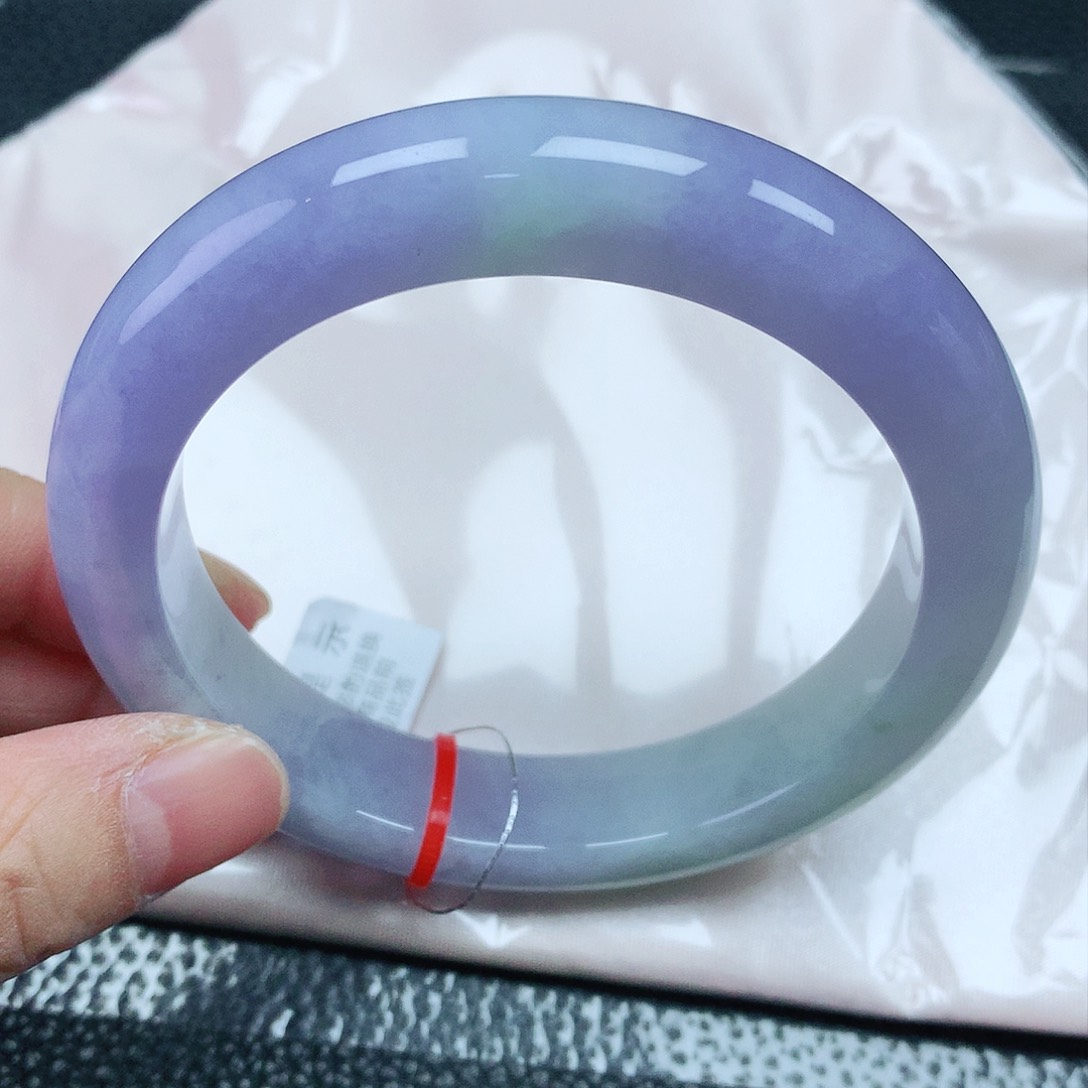 翡翠手镯未镶嵌60圈