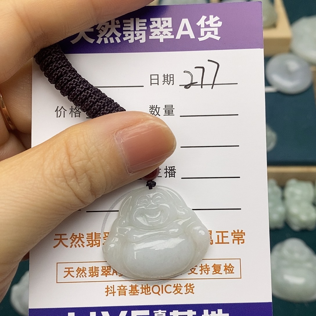 翡翠未镶嵌颈饰佛公