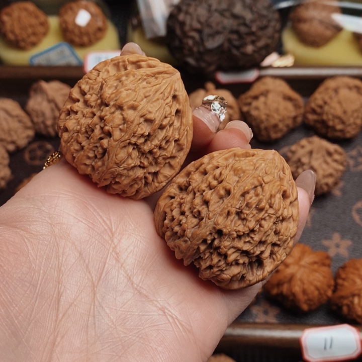 把件文玩核桃￴****.40凹的南疆