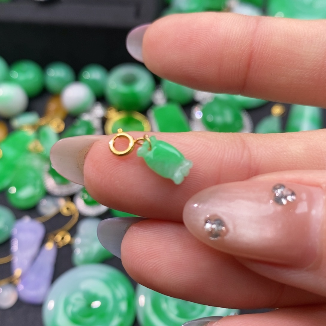 翡翠颈饰18K金镶嵌翡翠