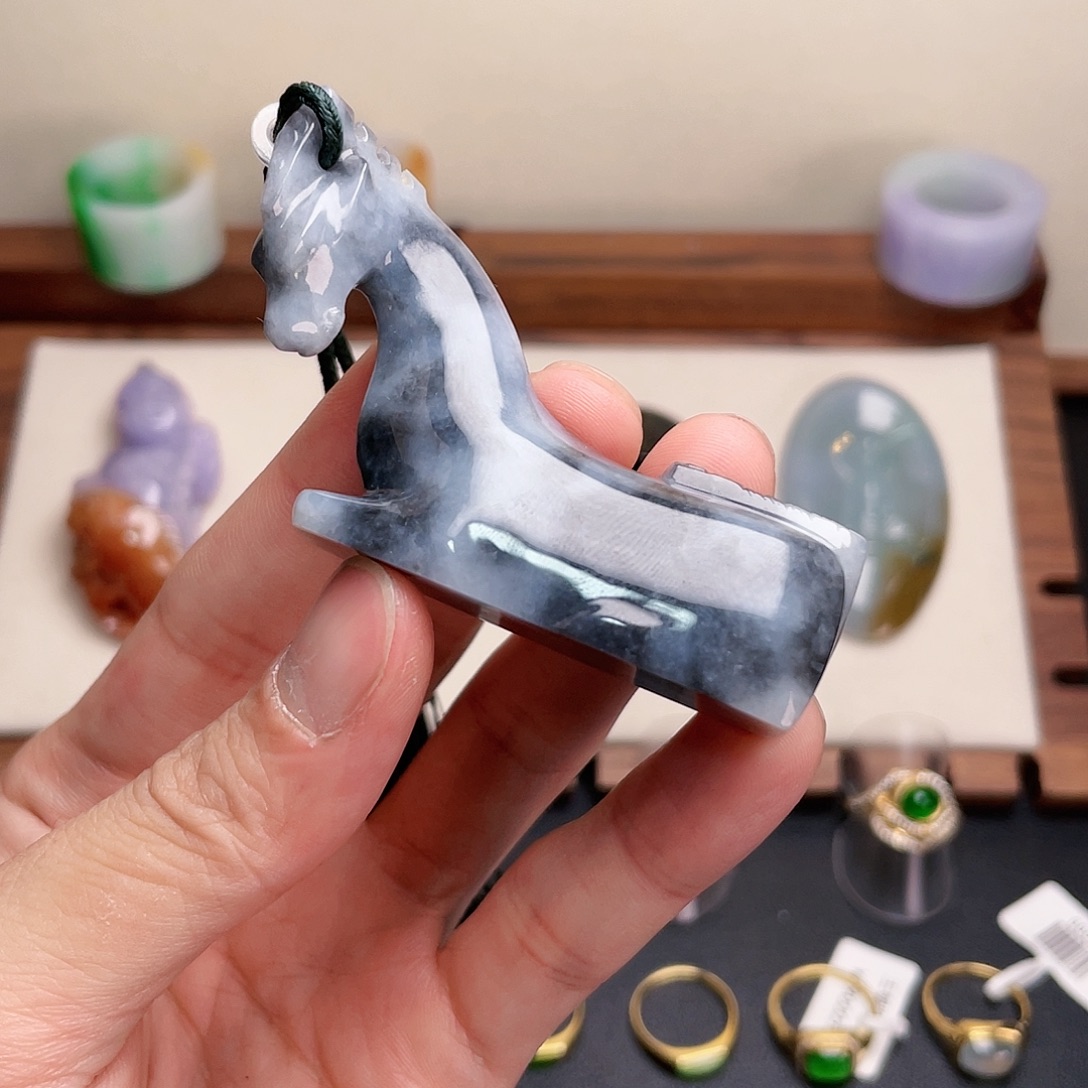 翡翠未镶嵌挂件瑞兽 鹿蜀 吉祥与丰收