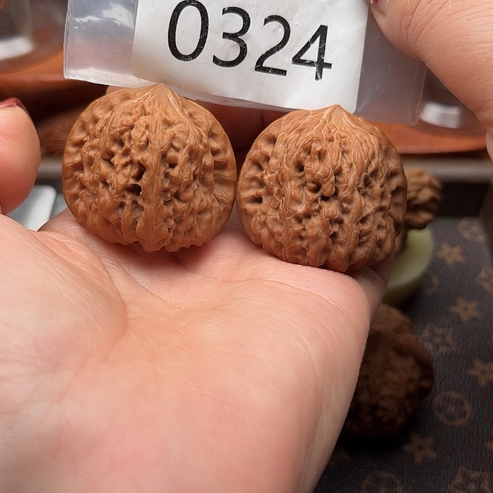 文玩核桃吊坠平谷凹底42