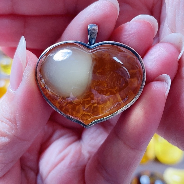 开***子琥珀银S925镶嵌裸石吊坠