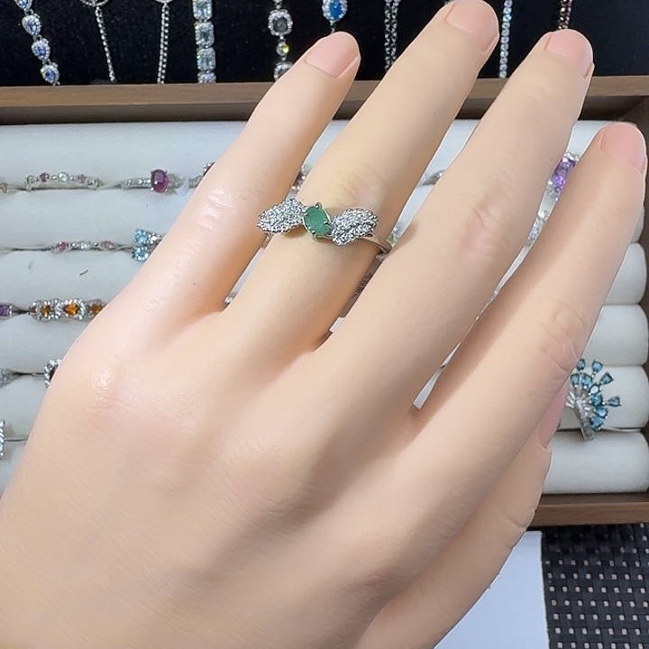 未镶嵌祖母绿戒指