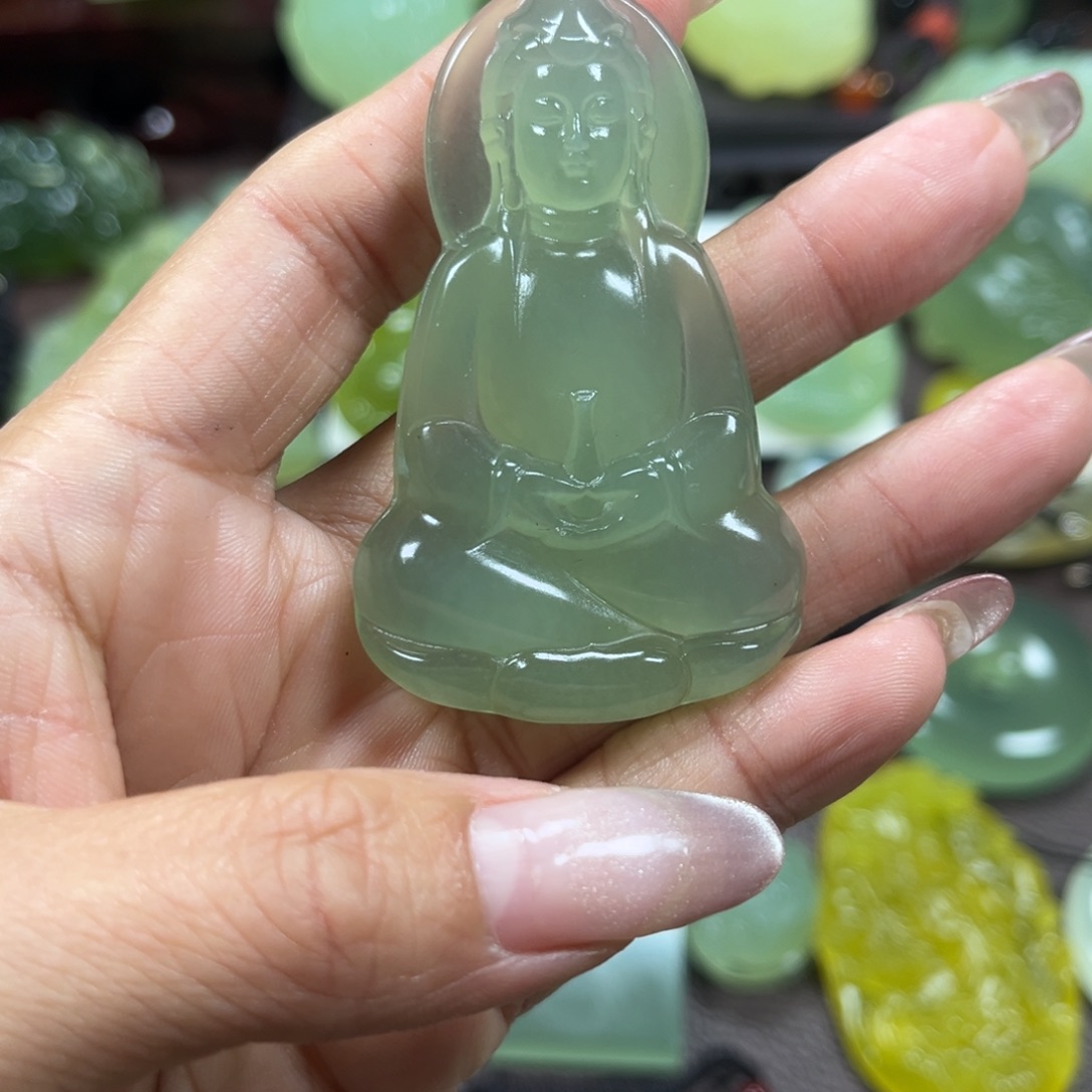 大***部蛇纹石玉未镶嵌颈饰