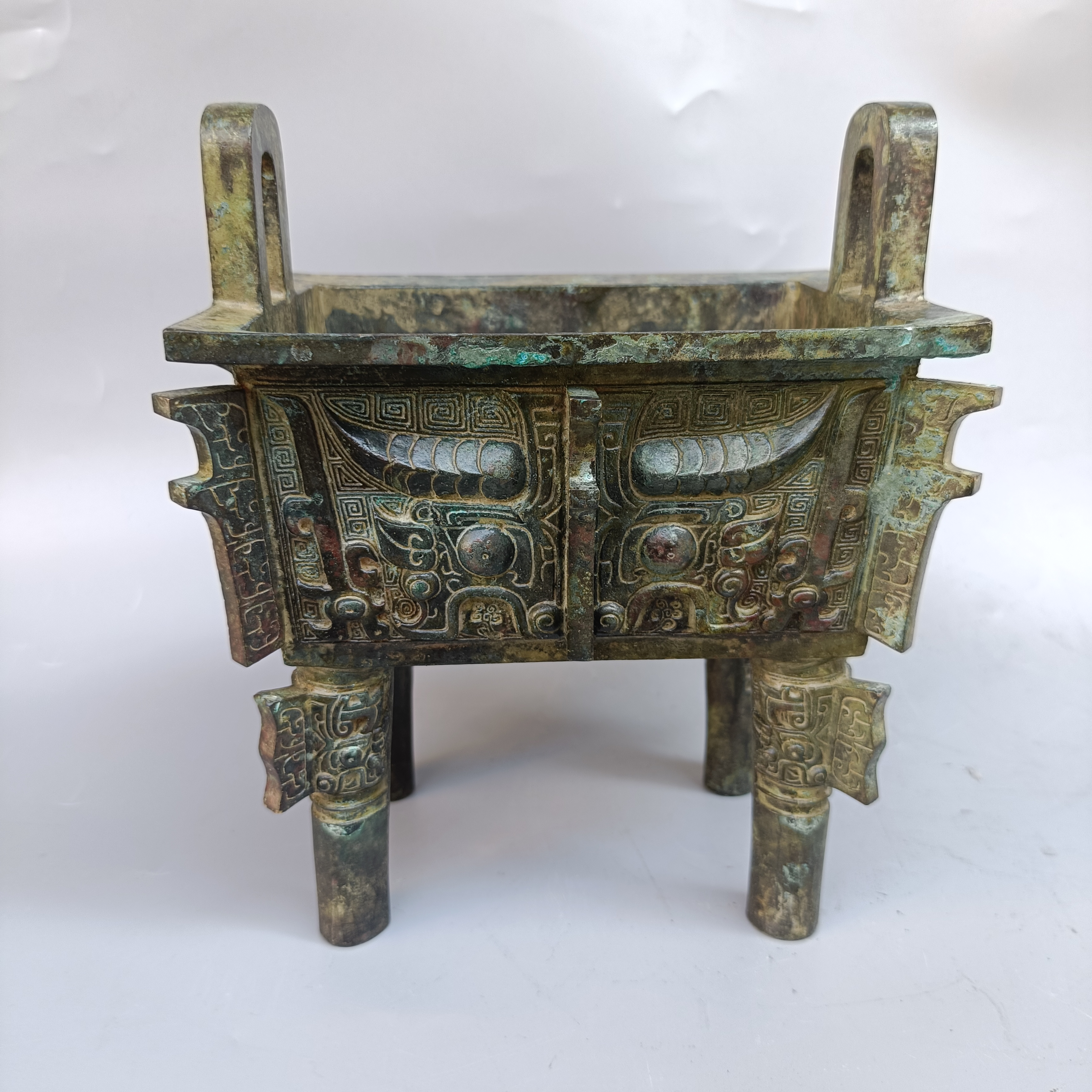 铜器，    四足鼎