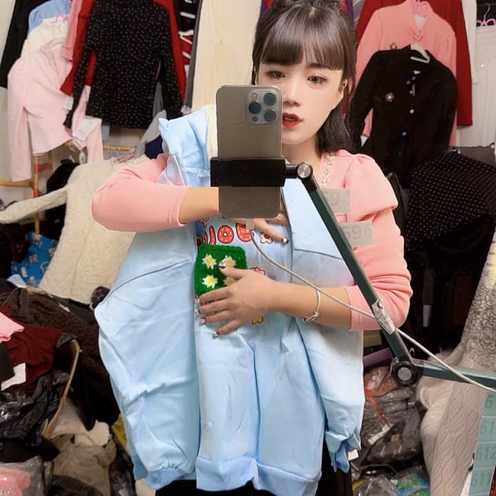 微脏卫衣啦啦啦，啦