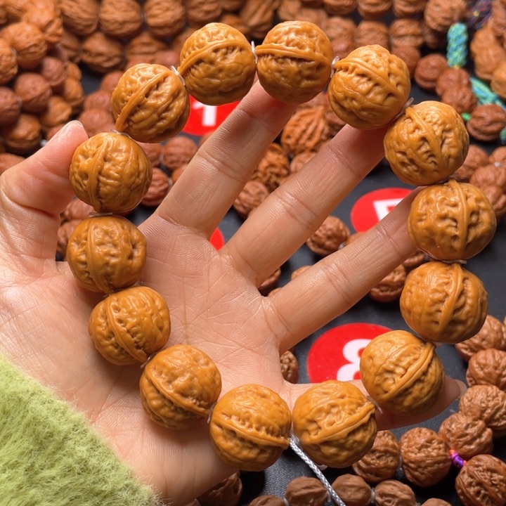 文玩核桃吊坠富甲一方