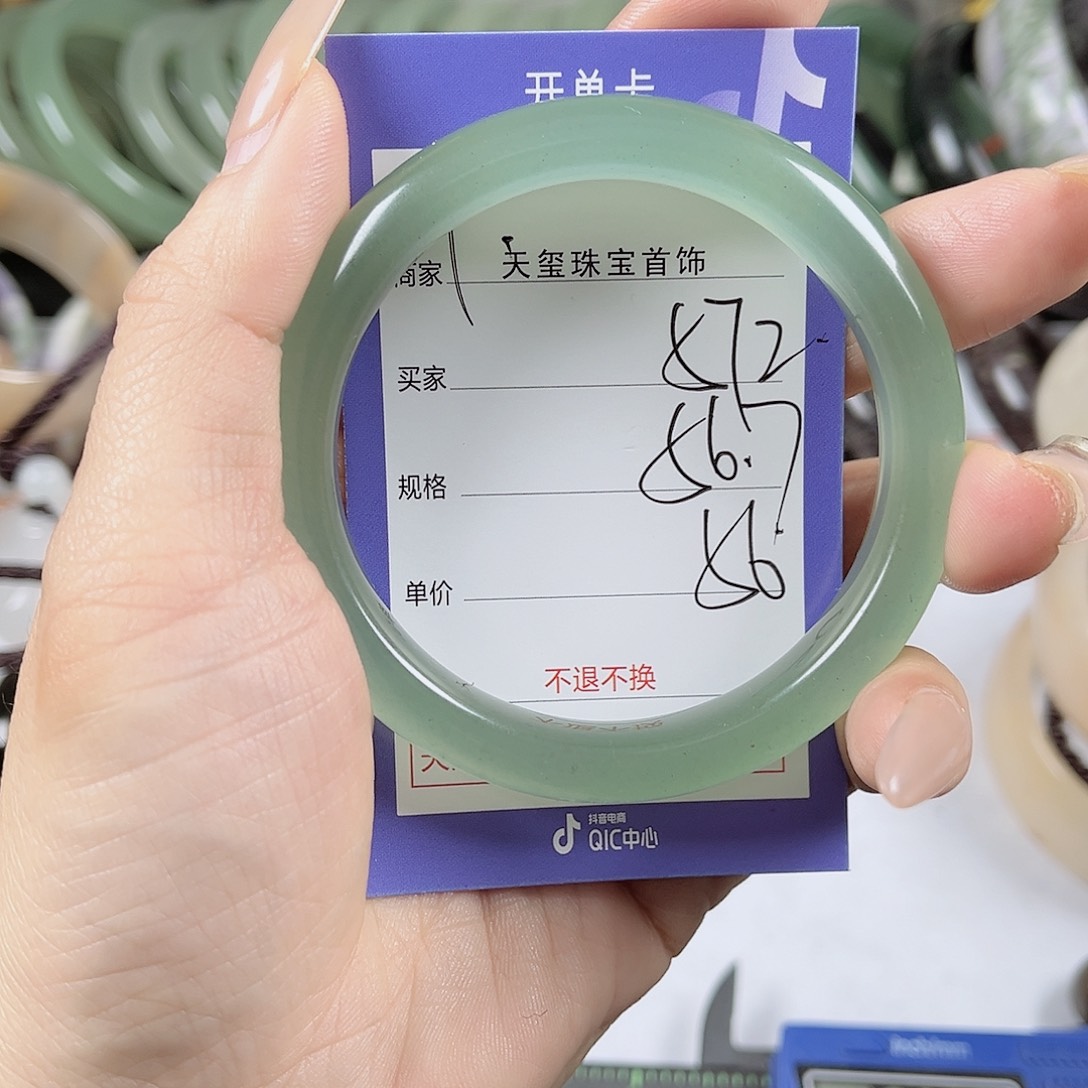 石英质玉未镶嵌手镯572