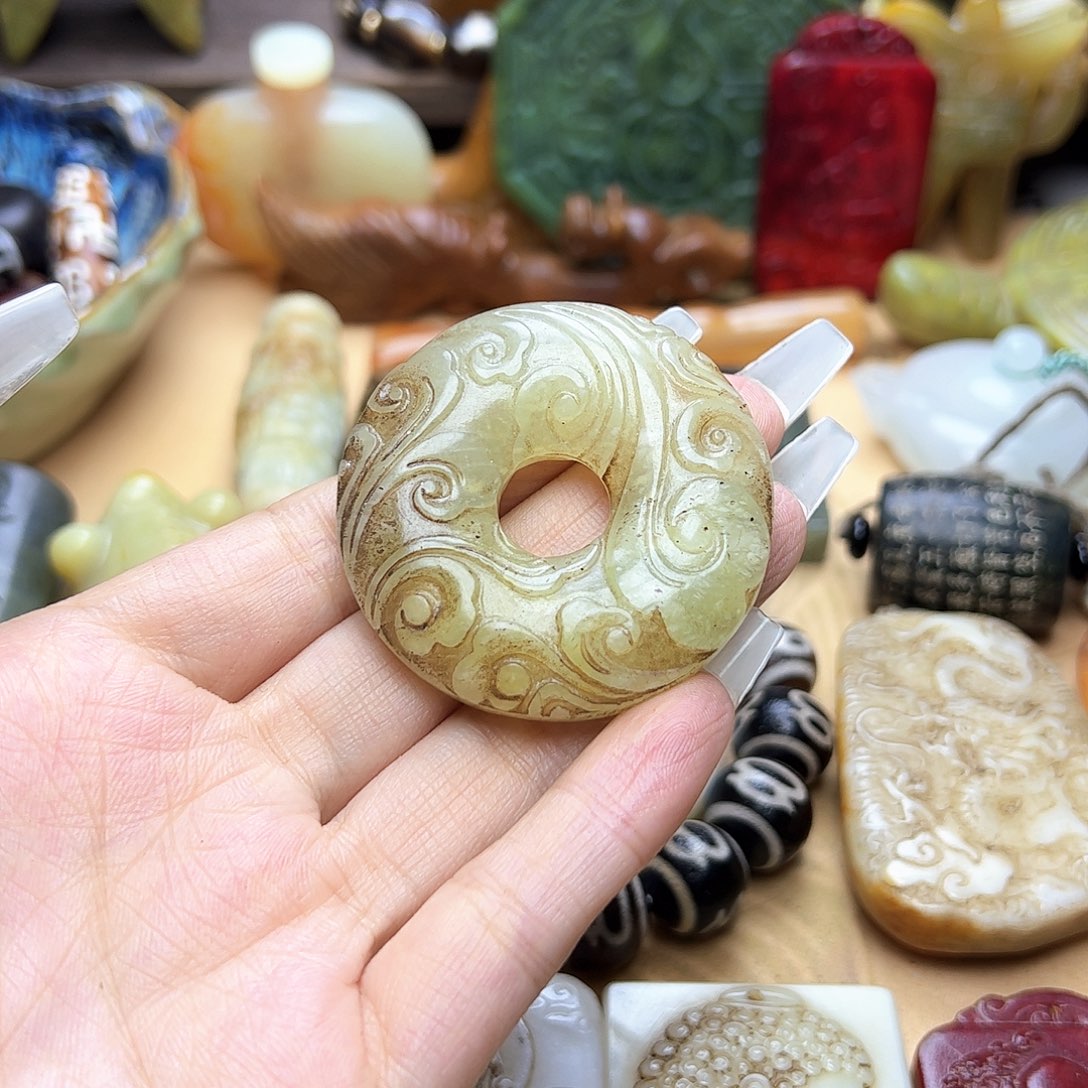 蛇纹石玉未镶嵌颈饰