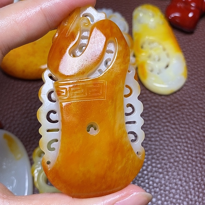 麟***主和田玉未镶嵌颈饰