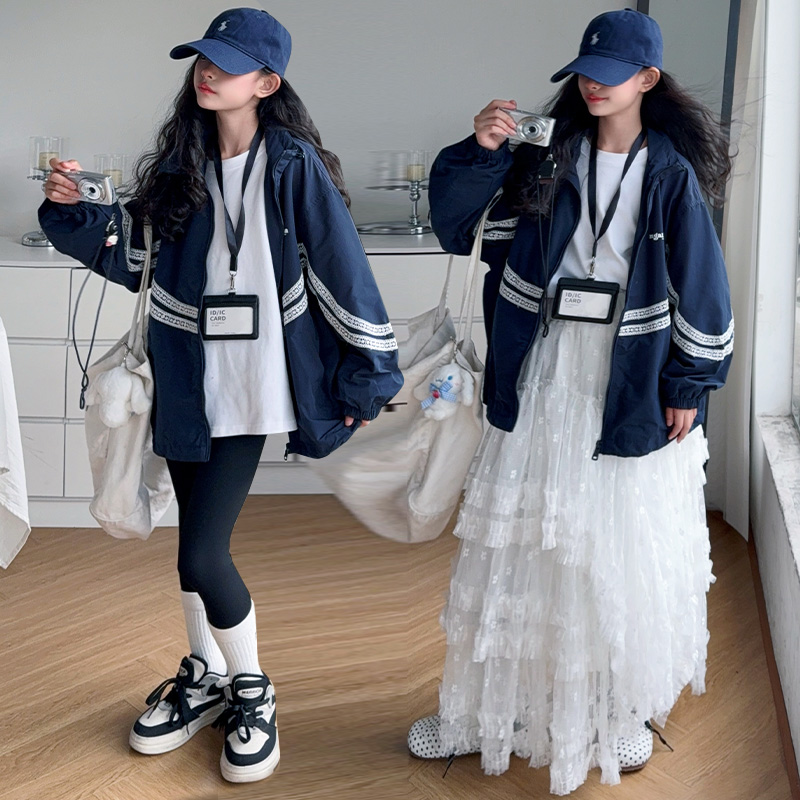 女童秋装蕾丝拼接立领冲锋衣2025春秋款夹克儿童超好看棒球服外套