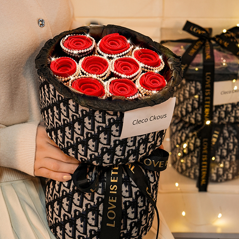 圣诞节新年礼物送老公男朋友生日本命年实用高档男士内裤花束红色