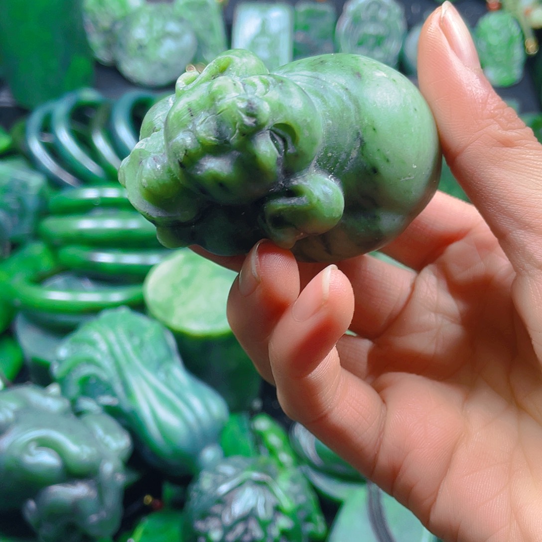 和田玉（碧玉）未镶嵌珠宝奇石