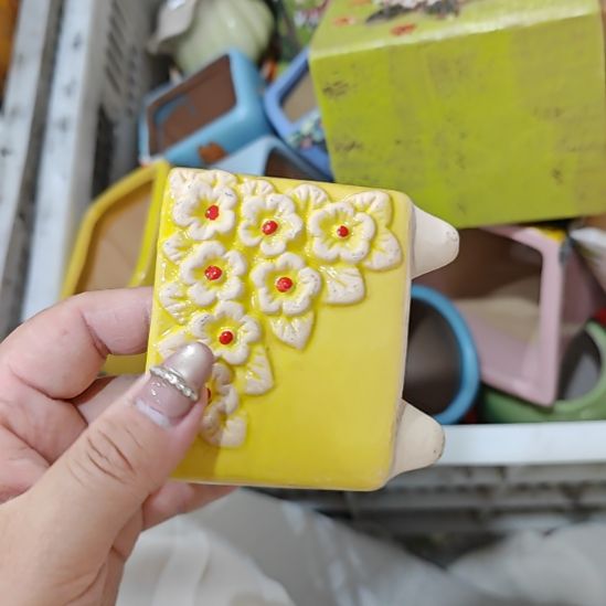 当场凑满15发货，不凑不发，花盆盆口不方不圆有针孔黑点矿点是正常