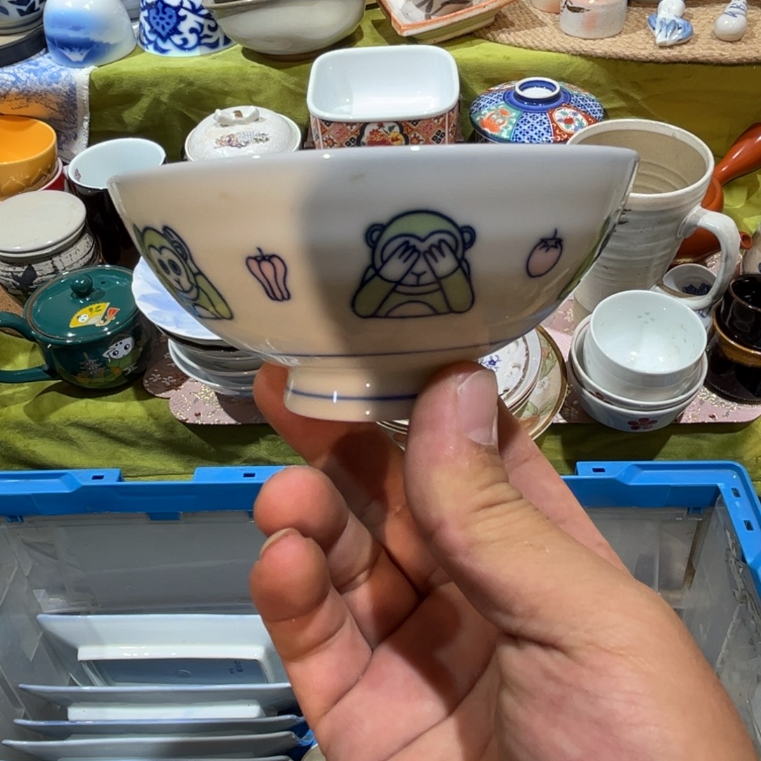 陈***白其他散瓷，默认微瑕，完美者慎拍
