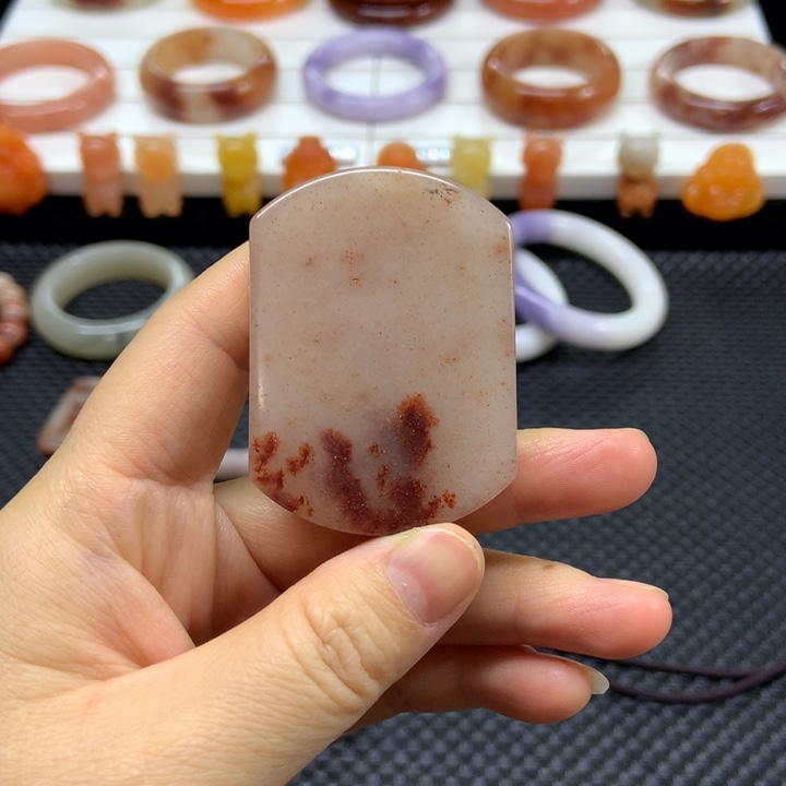 石英质玉未镶嵌颈饰