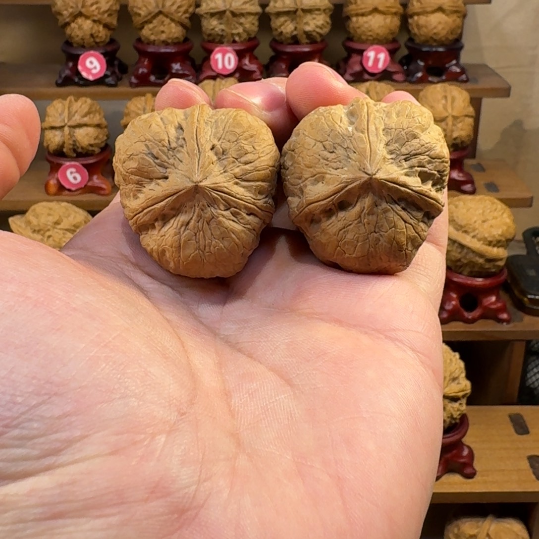 铁核桃把件龙龟甲三棱奔驰